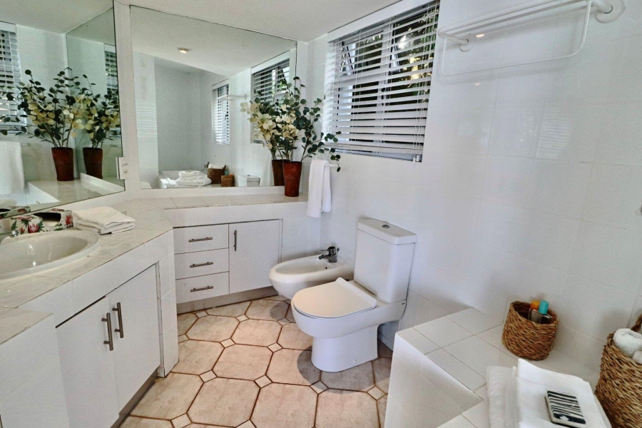 To Let 1 Bedroom Property for Rent in Clifton Western Cape